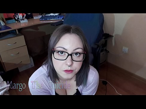 ❤️ Ragazza sexy con gli occhiali succhia il dildo profondamente sulla macchina fotografica ❤ Porno russoal it.hentaiser.ru ️❤