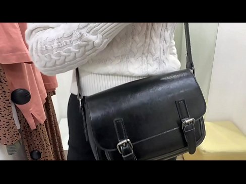 ❤️ Masturbazione pubblica della giovane cagna FeralBerry con un dildo nel camerino ❤ Porno russoal it.hentaiser.ru ️❤