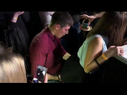 ❤️ Sesso reale in un nightclub russo. Ragazza russa di 18 anni nell'ano e nella vagina scopata in un nightclub ❤ Porno russoal it.hentaiser.ru ️❤